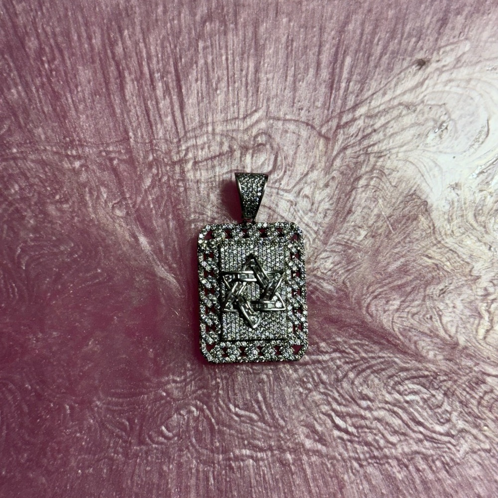 Elegant Silver Star Pendant